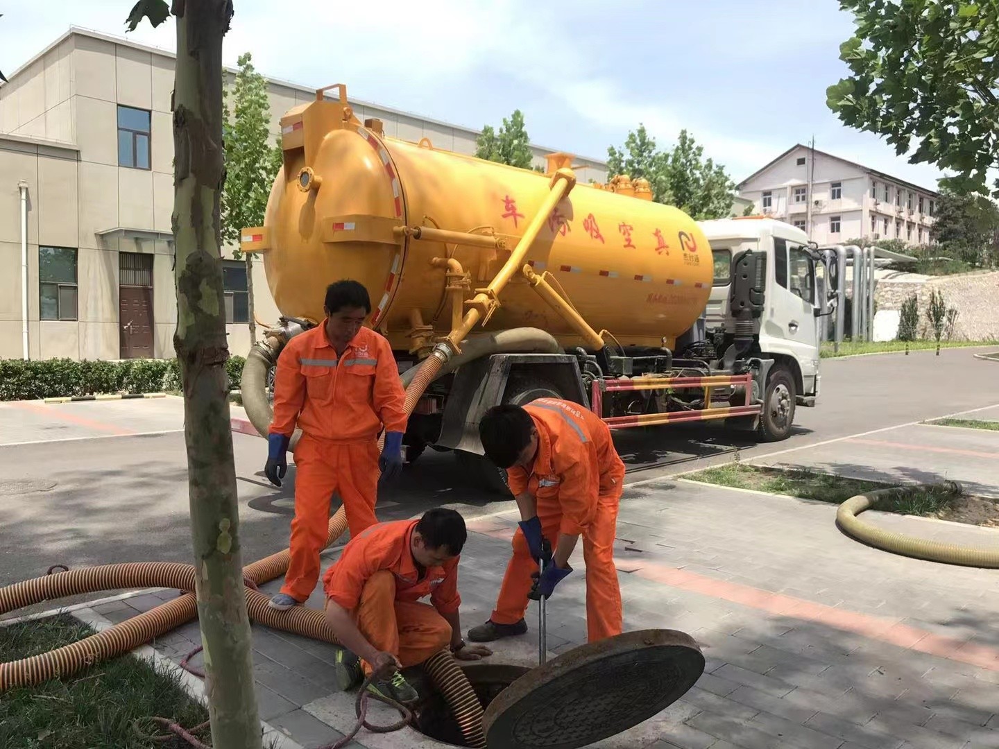 徽州化粪池清理与5-8吨吸粪车施工效率分析